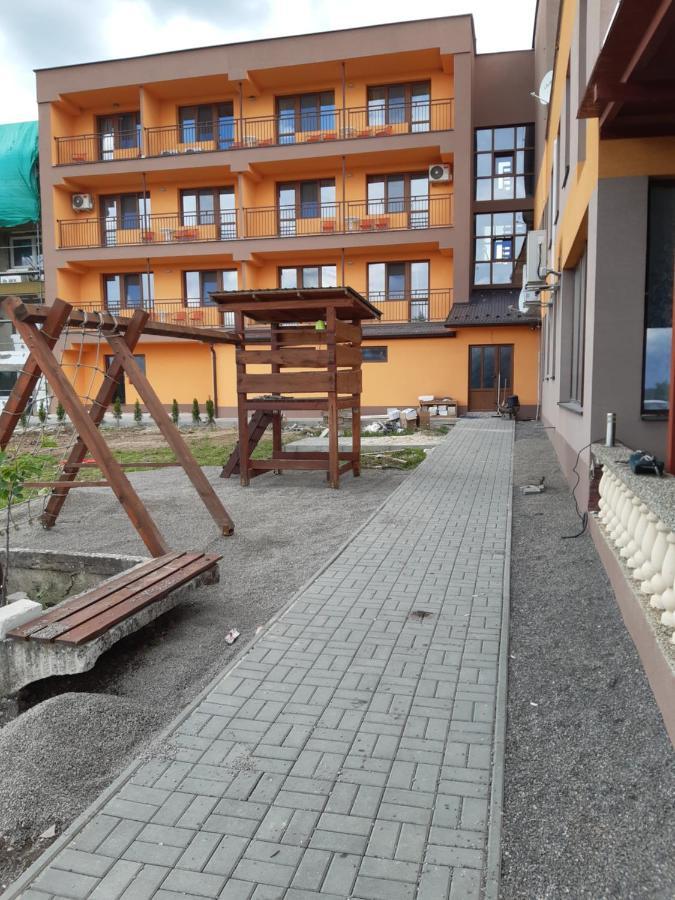 Hotel Felicia Kaluža Екстериор снимка