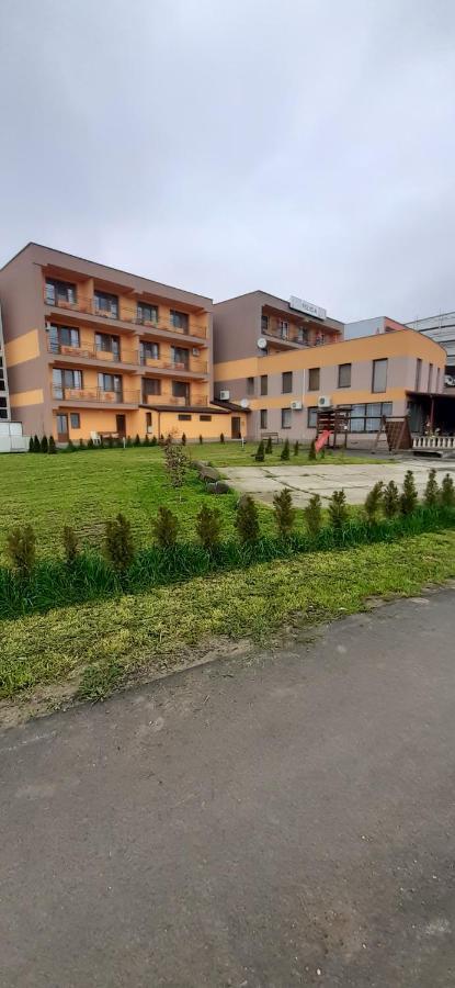 Hotel Felicia Kaluža Екстериор снимка
