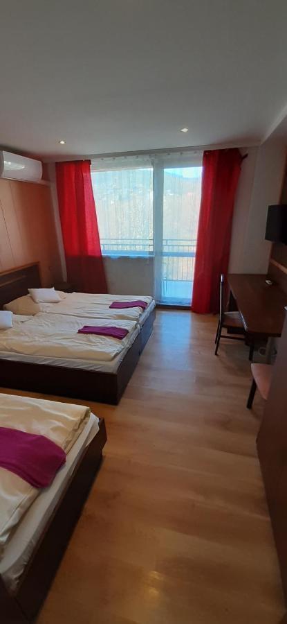 Hotel Felicia Kaluža Екстериор снимка