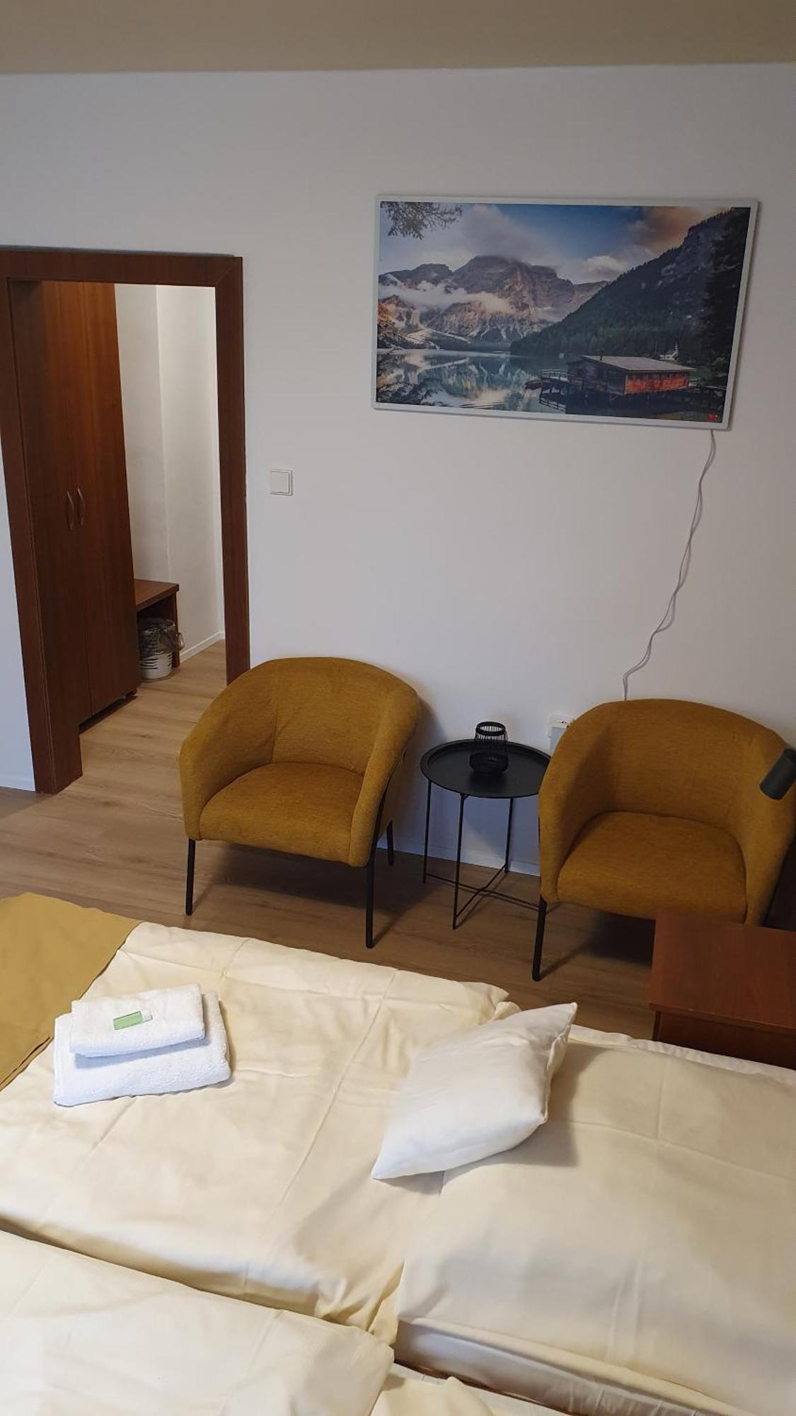 Hotel Felicia Kaluža Екстериор снимка