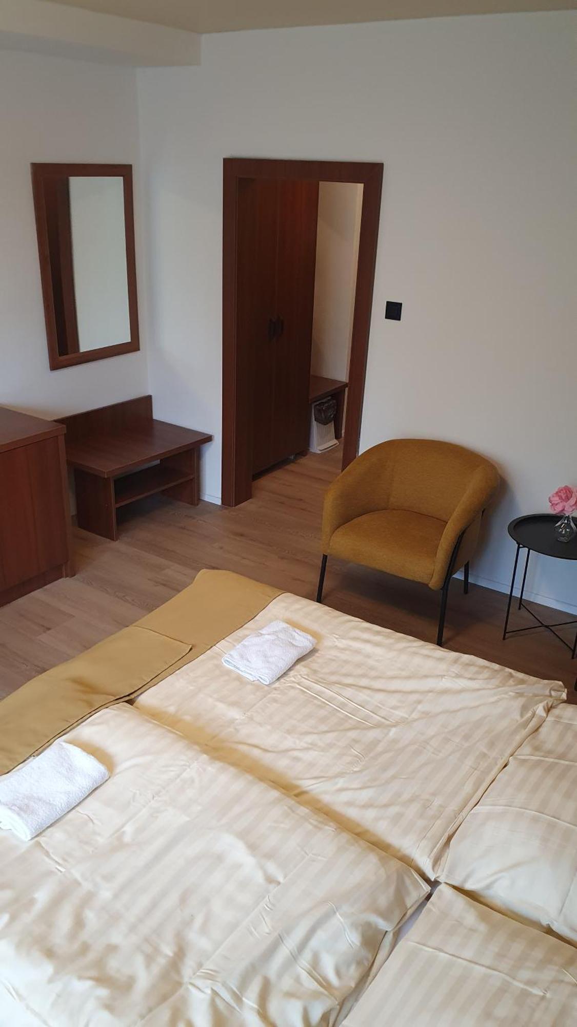 Hotel Felicia Kaluža Екстериор снимка