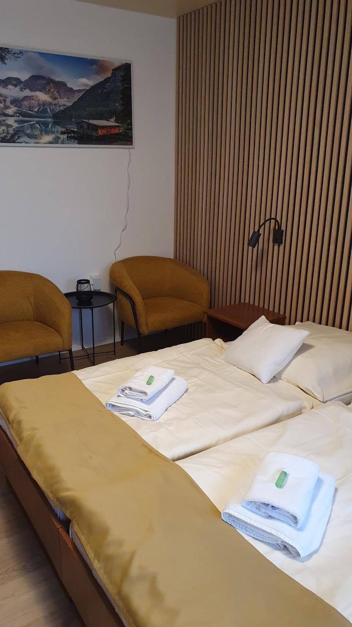 Hotel Felicia Kaluža Екстериор снимка