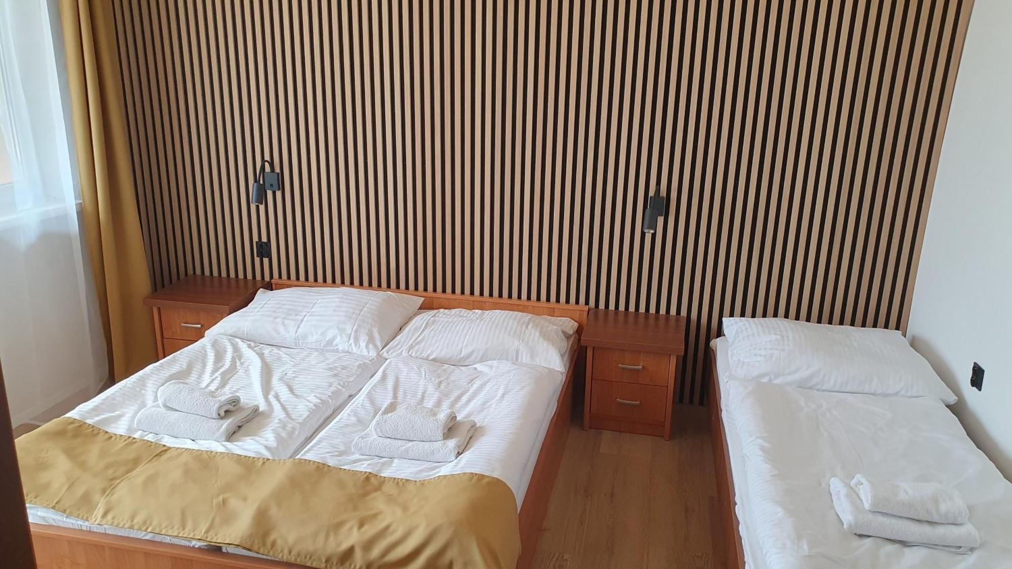 Hotel Felicia Kaluža Екстериор снимка