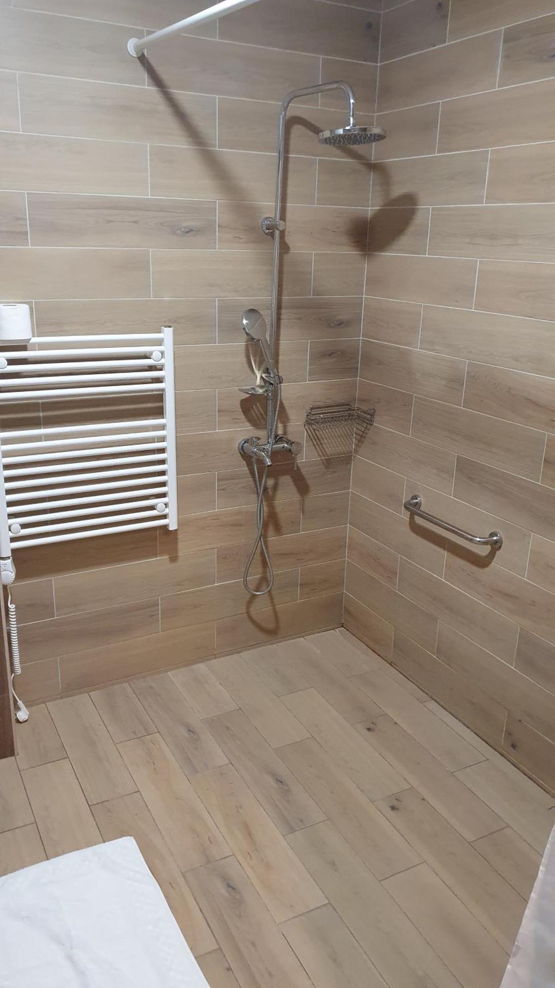 Hotel Felicia Kaluža Екстериор снимка