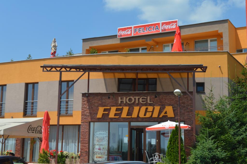 Hotel Felicia Kaluža Екстериор снимка