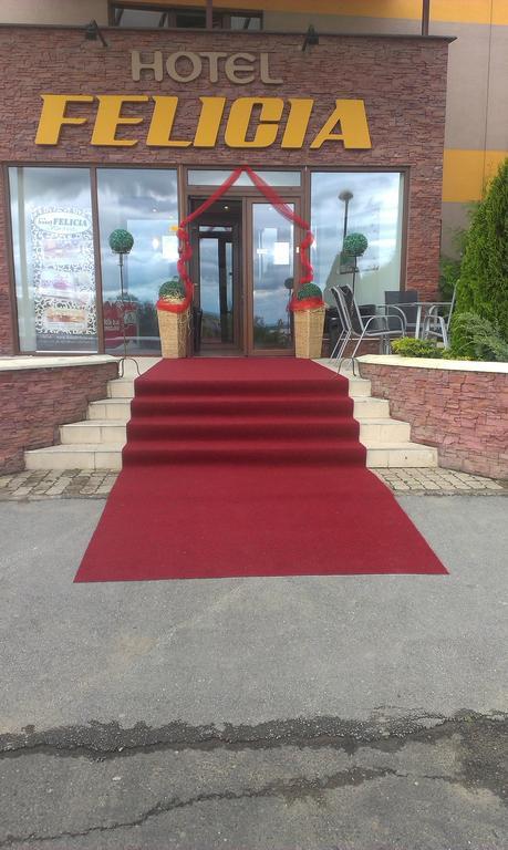 Hotel Felicia Kaluža Екстериор снимка
