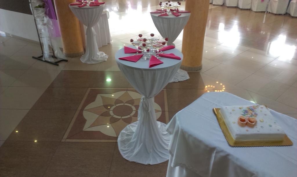 Hotel Felicia Kaluža Екстериор снимка