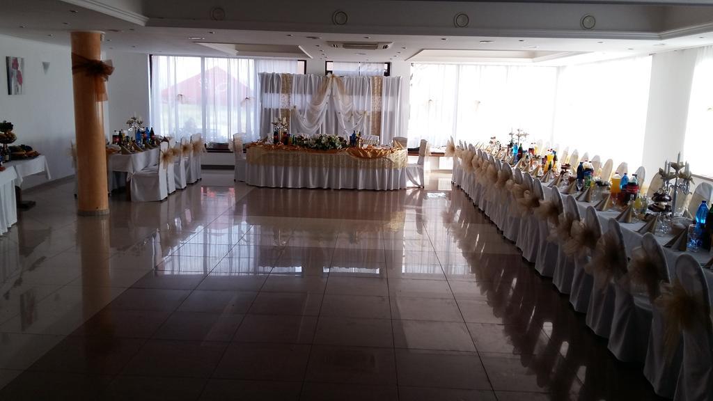 Hotel Felicia Kaluža Екстериор снимка